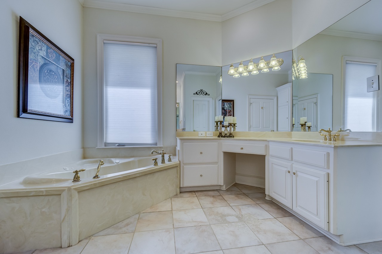 Jak zaaranżować komfortową i praktyczną przestrzeń w swojej łazience?