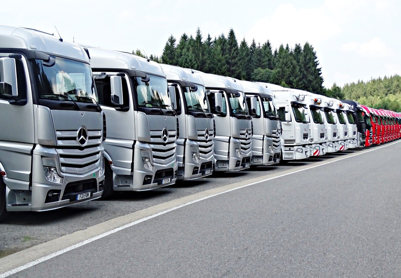 Jakie korzyści może przynieść stała współpraca na linii firma transportowa – serwis pojazdów?