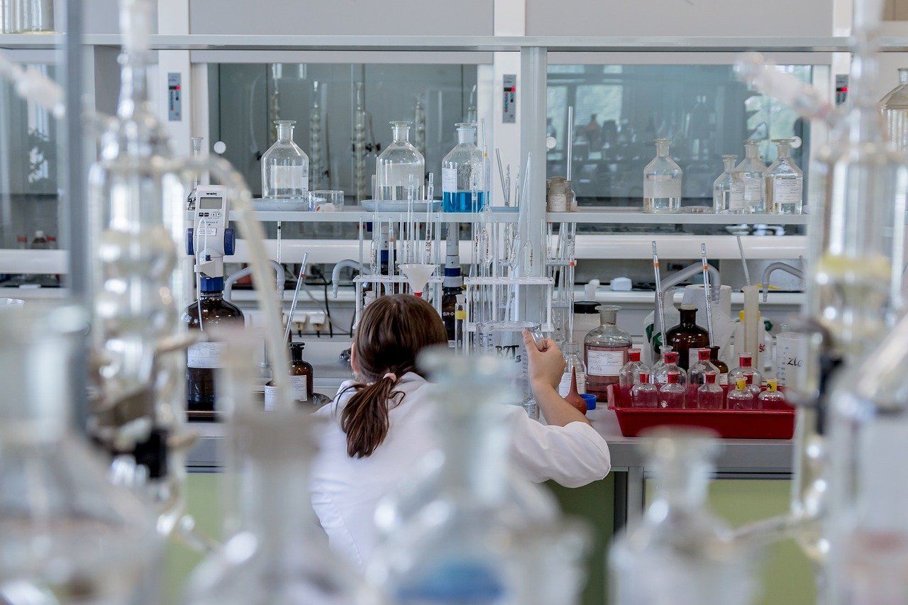 Jaką rolę w badaniach laboratoryjnych pełnią odczynniki mikrobiologiczne?
