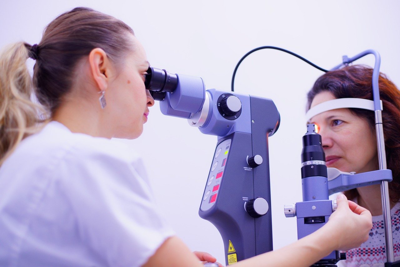 Jakie choroby oczu można wykryć w trakcie badania wzroku?