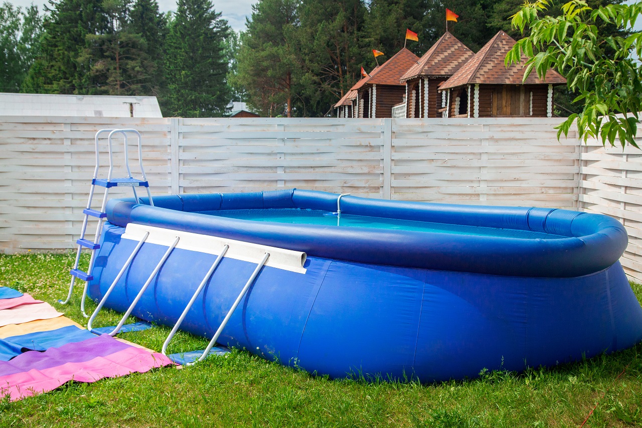 Jakie rodzaje basenów są popularne na letnie upały?